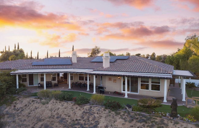 Bear Bridge by Avantstay Hilltop Haven in Temecula w/ Views, Putting Green & Hot Tub - Photo 31