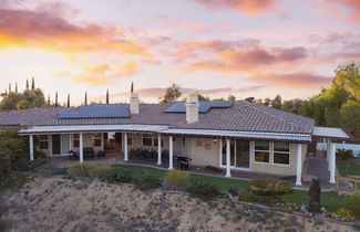 Foto 3 - Bear Bridge by Avantstay Hilltop Haven in Temecula w/ Views, Putting Green & Hot Tub