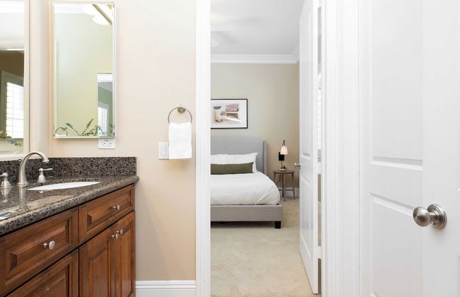 Bear Bridge by Avantstay Hilltop Haven in Temecula w/ Views, Putting Green & Hot Tub - Photo 25