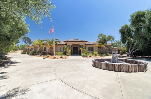 Photo 5 - Bear Bridge by Avantstay Hilltop Haven in Temecula w/ Views, Putting Green & Hot Tub