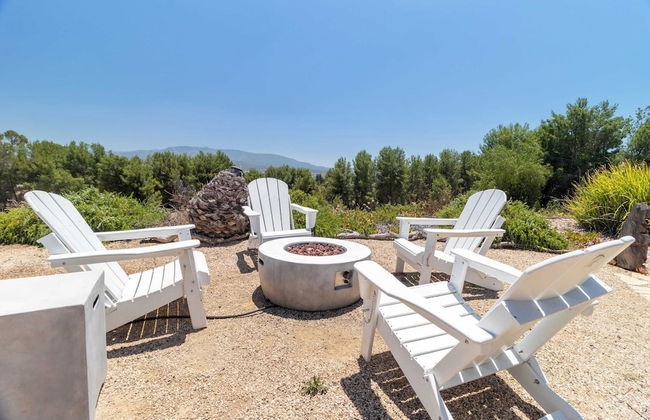 Bear Bridge by Avantstay Hilltop Haven in Temecula w/ Views, Putting Green & Hot Tub - Photo 6
