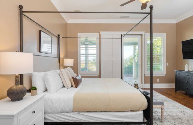 Bear Bridge by Avantstay Hilltop Haven in Temecula w/ Views, Putting Green & Hot Tub - Photo 20