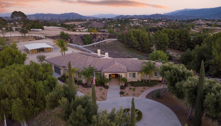 Foto 1 - Bear Bridge by Avantstay Hilltop Haven in Temecula w/ Views, Putting Green & Hot Tub