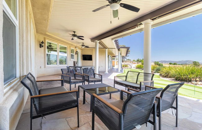 Bear Bridge by Avantstay Hilltop Haven in Temecula w/ Views, Putting Green & Hot Tub - Photo 4