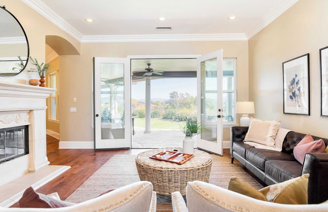 Bear Bridge by Avantstay Hilltop Haven in Temecula w/ Views, Putting Green & Hot Tub - Photo 9