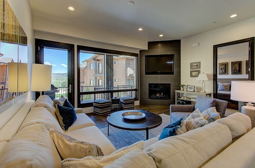 Photo 9 - Juniper Landing 3 Bedroom by Avantstay Condo in Park City Mountain Resort w/ Pool, Hot Tub & Gym