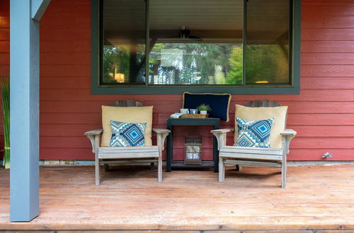 Foto 26 - Quiet River Bend Cabin by Avantstay 35 Mins to Mt Bachelor 10 Mins to Town Centre Hot Tub