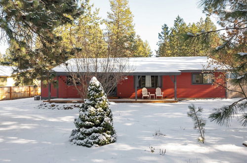 Foto 22 - Quiet River Bend Cabin by Avantstay 35 Mins to Mt Bachelor 10 Mins to Town Centre Hot Tub