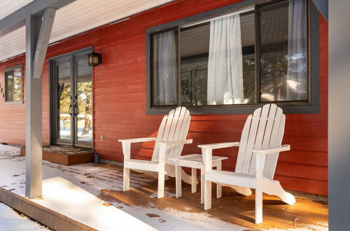 Photo 19 - Quiet River Bend Cabin by Avantstay 35 Mins to Mt Bachelor 10 Mins to Town Centre Hot Tub