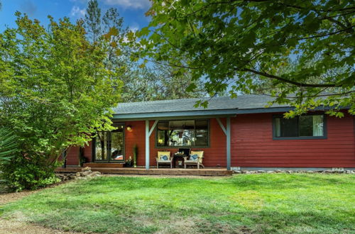 Foto 1 - Quiet River Bend Cabin by Avantstay 35 Mins to Mt Bachelor 10 Mins to Town Centre Hot Tub