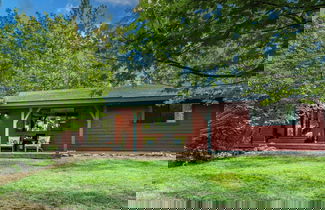 Photo 2 - Quiet River Bend Cabin by Avantstay 35 Mins to Mt Bachelor 10 Mins to Town Centre Hot Tub!