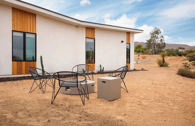 Chicory by Avantstay Modern Desert Retreat w/ Hot Tub - Photo 22
