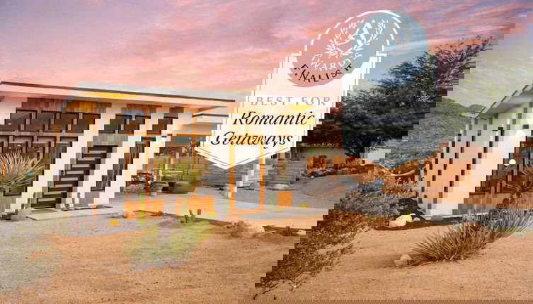 Photo 1 - Chicory by Avantstay Modern Desert Retreat w/ Hot Tub