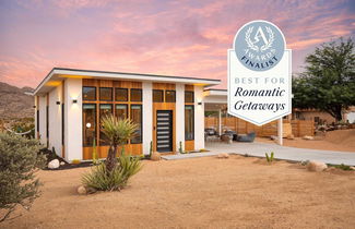 Photo 1 - Chicory by Avantstay Modern Desert Retreat w/ Hot Tub