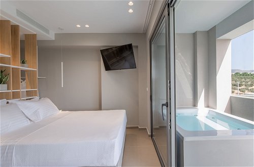 Photo 6 - Noemie Luxury Suites