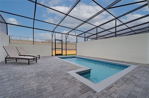 Foto 8 - NEW Stunning Home W/private Pool! Near Disney