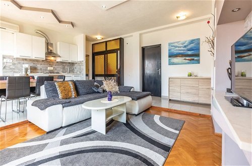 Foto 7 - Comfortable 3 Bedroom Apartment in Makarska