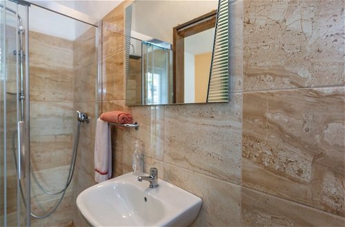 Foto 11 - Comfortable 3 Bedroom Apartment in Makarska