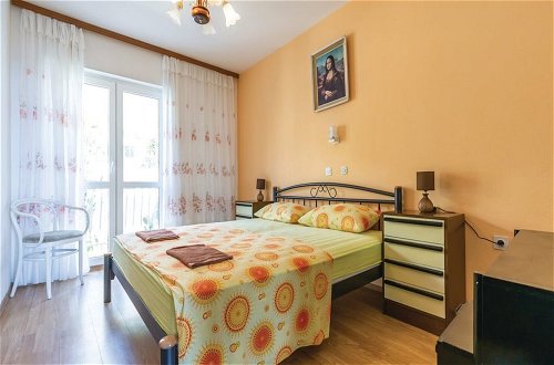 Foto 4 - Comfortable 3 Bedroom Apartment in Makarska