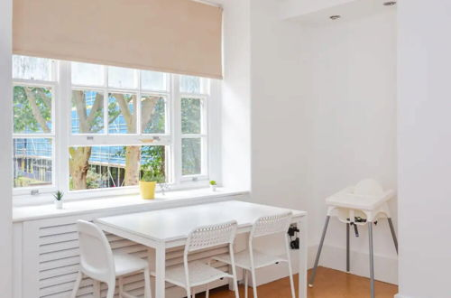 Photo 11 - Peaceful 2 Bedroom Apartment in Central London