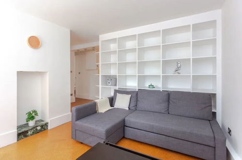 Photo 16 - Peaceful 2 Bedroom Apartment in Central London