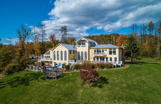 Photo 1 - Shakespeare on the Hudson by Avantstay Two Home Buyout on the Hudson River! 22 Bedrooms