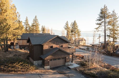 Foto 28 - Atkinson by Avantstay Lake Front Home w/ Stunning Views in Tahoe Vista