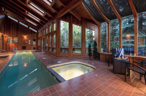 Photo 11 - Sunriver by Avantstay Cozy Mountain Home w/ Indoor Pool and Hot Tub