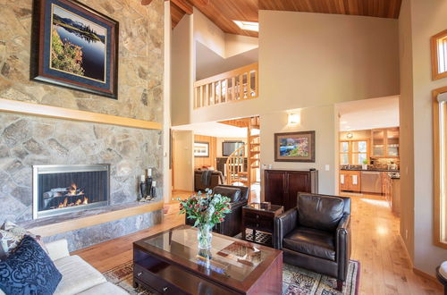 Photo 7 - Sunriver by Avantstay Cozy Mountain Home w/ Indoor Pool and Hot Tub