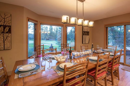 Photo 14 - Sunriver by Avantstay Cozy Mountain Home w/ Indoor Pool and Hot Tub