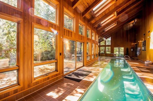 Photo 13 - Sunriver by Avantstay Cozy Mountain Home w/ Indoor Pool and Hot Tub