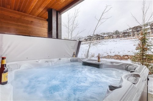 Photo 13 - White Wolf by Avantstay Stunning Unit in Ideal Park City Location w/ Communal Pool & Hot Tub
