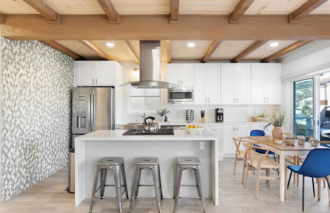 Mission Point 2 by Avantstay Mission Beach Home w/ Large Balcony Steps to Beach! - Foto 10