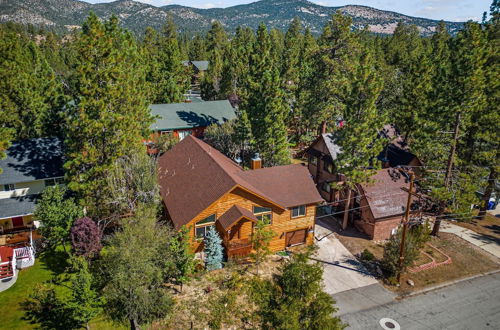 Photo 5 - Mountain Air by Avantstay Stunning Log Cabin in Big Bear w/ Pool Table