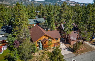 Foto 2 - Mountain Air by Avantstay Stunning Log Cabin in Big Bear w/ Pool Table