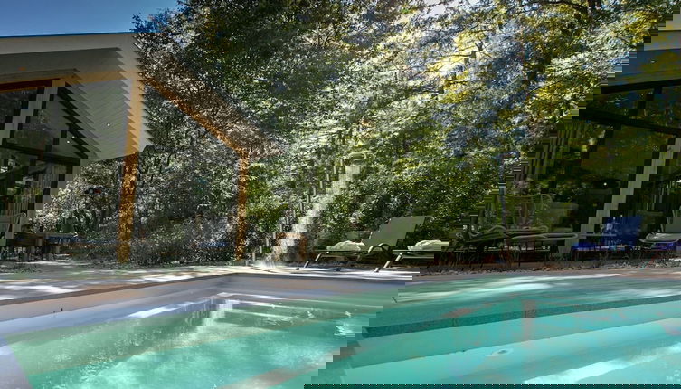 Foto 1 - Luxury Lodge With Private Swimming Pool