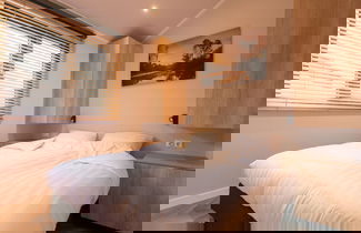 Foto 3 - Luxury Lodge With Private Swimming Pool