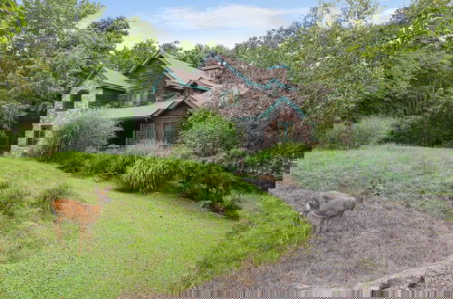 Foto 34 - Elk Hollow by Avantstay Lakefront Chalet w/ Game Room & Fire Pit