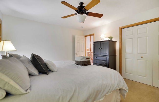 Elk Hollow by Avantstay Lakefront Chalet w/ Game Room & Fire Pit - Foto 33