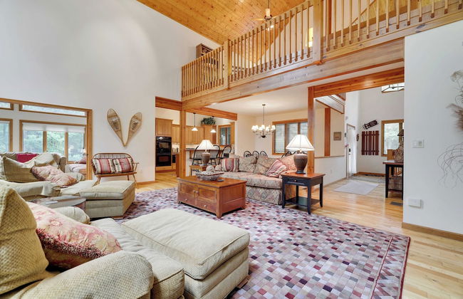 Elk Hollow by Avantstay Lakefront Chalet w/ Game Room & Fire Pit - Foto 9