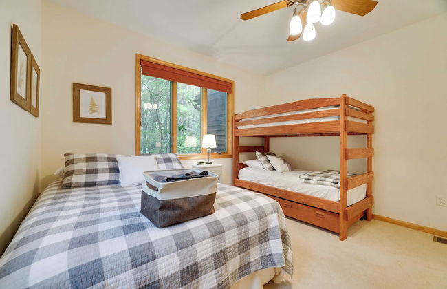 Elk Hollow by Avantstay Lakefront Chalet w/ Game Room & Fire Pit - Foto 35