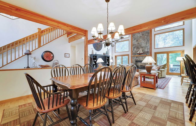 Elk Hollow by Avantstay Lakefront Chalet w/ Game Room & Fire Pit - Foto 18