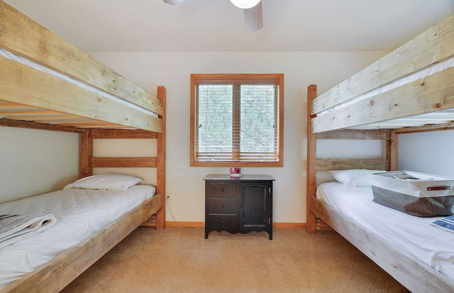 Elk Hollow by Avantstay Lakefront Chalet w/ Game Room & Fire Pit - Foto 36
