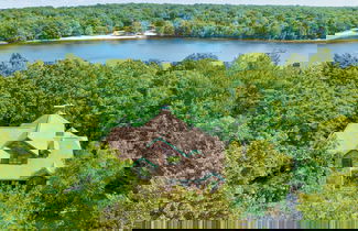 Foto 3 - Elk Hollow by Avantstay Lakefront Chalet w/ Game Room & Fire Pit