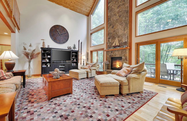 Elk Hollow by Avantstay Lakefront Chalet w/ Game Room & Fire Pit - Foto 1