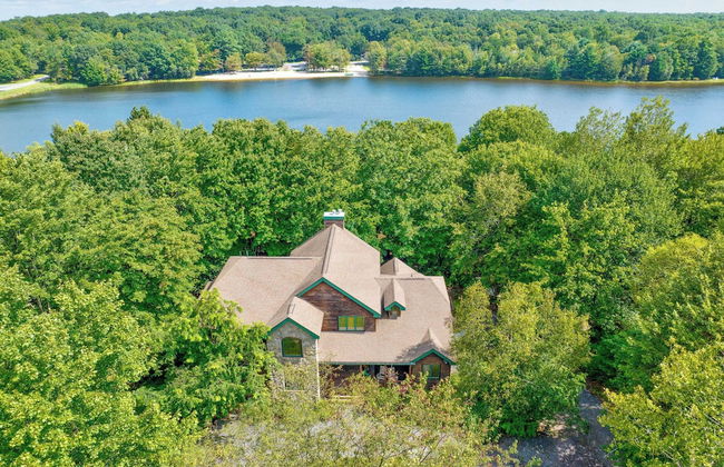 Elk Hollow by Avantstay Lakefront Chalet w/ Game Room & Fire Pit - Foto 3