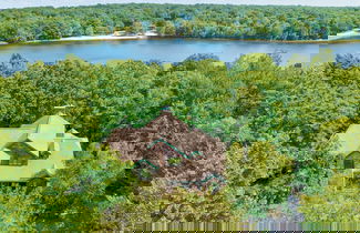 Foto 3 - Elk Hollow by Avantstay Lakefront Chalet w/ Game Room & Fire Pit