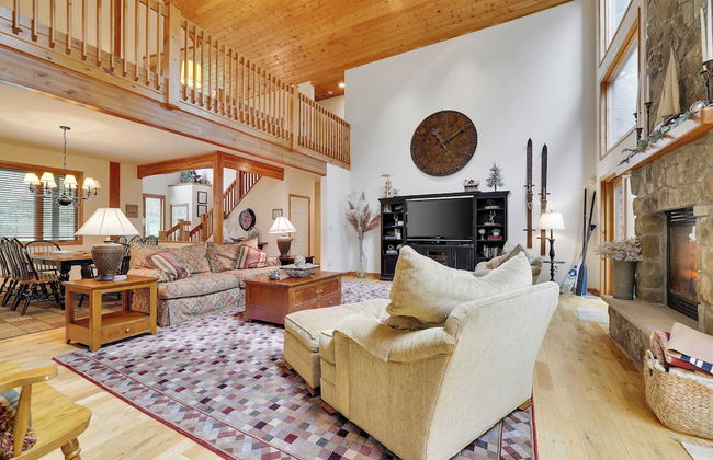 Elk Hollow by Avantstay Lakefront Chalet w/ Game Room & Fire Pit - Foto 8