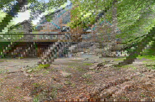 Foto 43 - Elk Hollow by Avantstay Lakefront Chalet w/ Game Room & Fire Pit