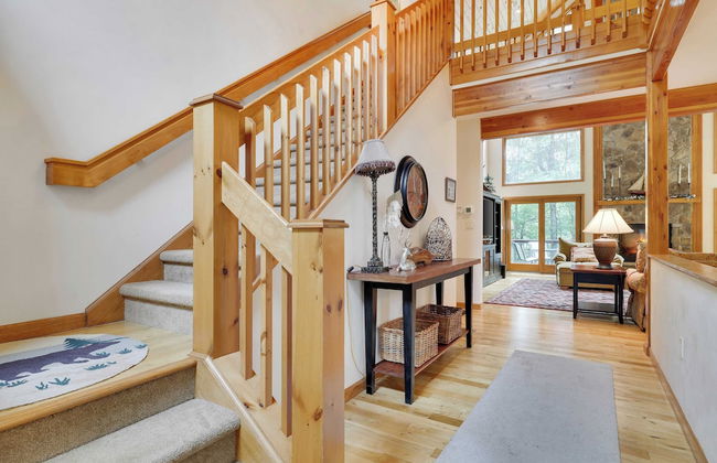 Elk Hollow by Avantstay Lakefront Chalet w/ Game Room & Fire Pit - Foto 14